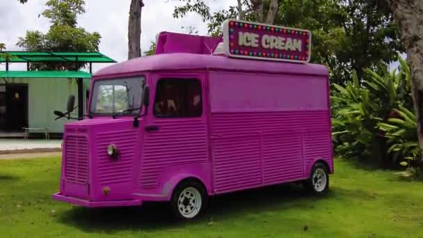 ピンクのアイスクリームバン モバイルフェアトレードアイスクリームバン ピンクのストリートフードバン — ストック動画