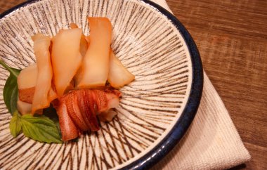 Izgara mürekkep balığının yakın çekimi.