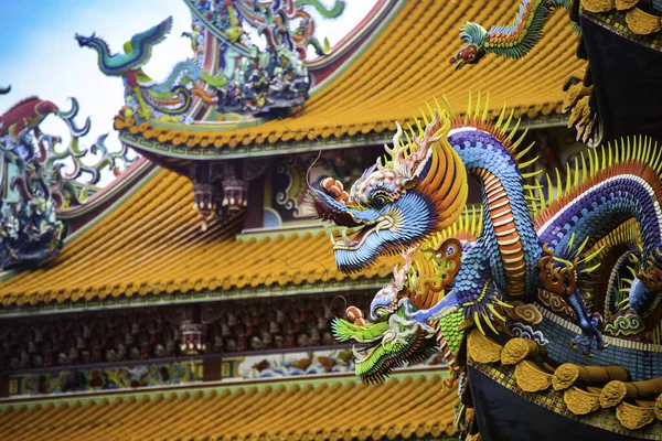 Close Escultura Dragão Telhado Templo Chinês — Fotografia de Stock