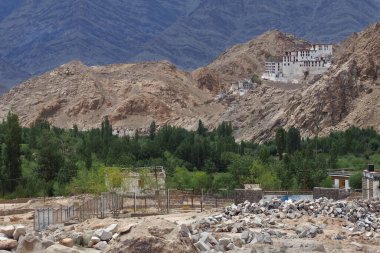 Ladakh dağlarındaki Budist manastırı Chamdey, Himalayalar, Kuzey Hindistan