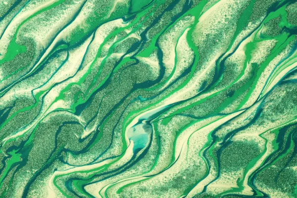 抽象流体芸術の背景光緑とオリーブの色 液体大理石 グラデーションのキャンバスにアクリル絵具 波模様のアルコールインクの背景 — ストック写真