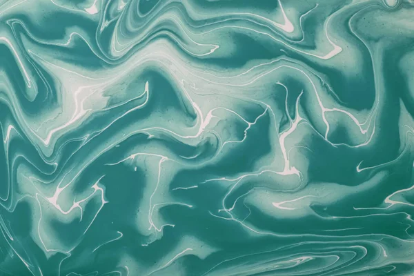 要旨流体芸術の背景シアンと白の色 液体大理石 緑のグラデーションとスプラッシュでキャンバス上のアクリル絵具 波状の模様のアルコールインクの背景 — ストック写真