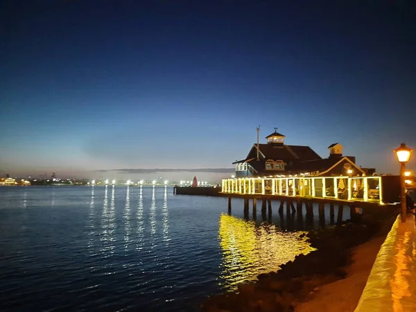 海港村海洋的夜景 — 图库照片