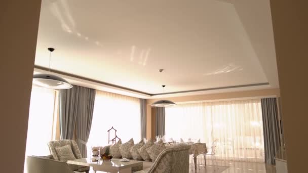 Camera Oaspeți Realistă Canapele Perne Cameră Modernă Lux Design Interior — Videoclip de stoc