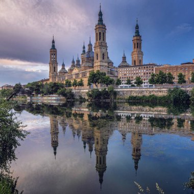 Toledo, İspanya 'nın eski kasabasının katedralinin manzarası