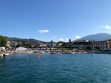 Tekneden Leman Gölü manzarası