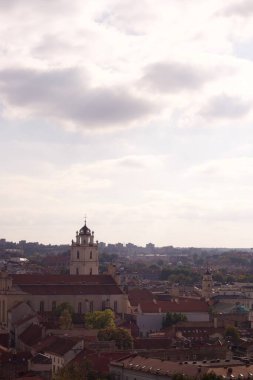 Litvanya 'nın Vilnius şehrinde dolaş. Şehrin tarihi binaları