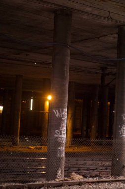 Polonya, Varşova şehri şehrin tarihi binalarıyla yürüyor, güzel mimari..