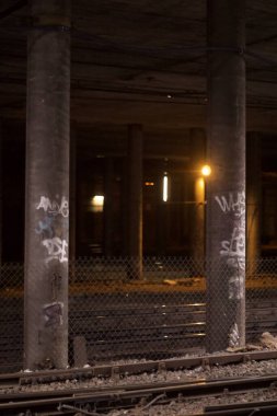 Polonya, Varşova şehri şehrin tarihi binalarıyla yürüyor, güzel mimari..