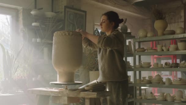 Woman Is Making Big Vase of Raw Clay — Stock Video