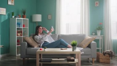 İnternette Kadının Güzel Sohbeti Var