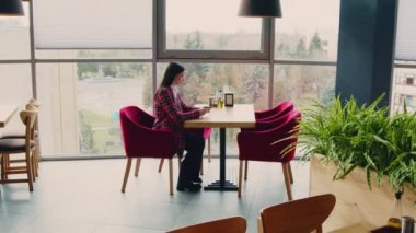 Kadın Kafe 'de Rahatlıyor