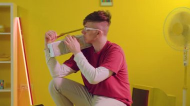 adam müzik dinleme portresi