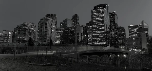 Paesaggio Urbano Calgary Riflette Nell Acqua Del Fiume Crepuscolo — Foto Stock