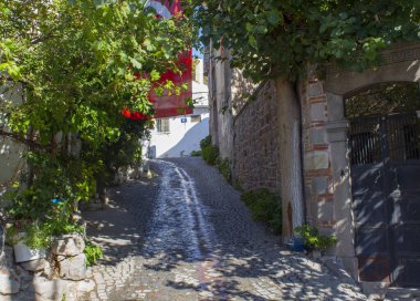 Eski şehir Bergama İzmir 'de Hilly eski sokak, sokak ve kaldırım taşı