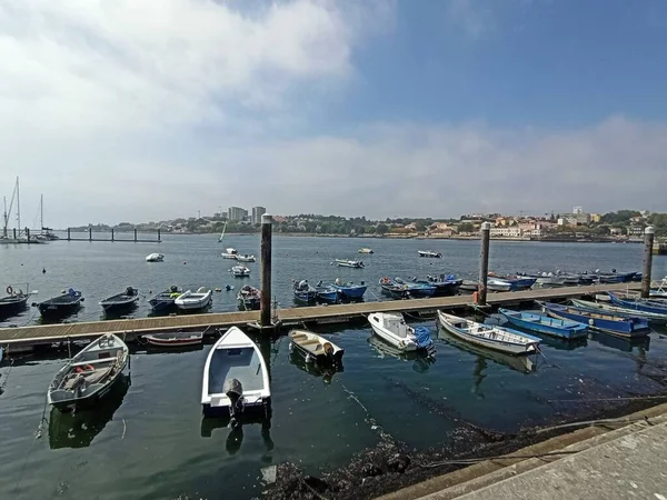 Dourofloden Porto Stad Portugal Brygga Med Båtar Och Fiskebåtar — Stockfoto