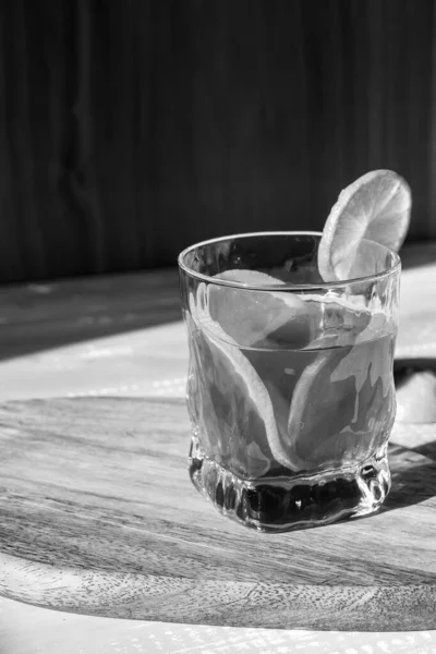 Κρύο Καλοκαίρι Πεντανόστιμο Coctail Lime Και Πάγο Ένα Ποτήρι Σταγόνες — Φωτογραφία Αρχείου