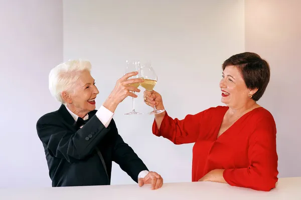 Two Beautiful Stylish Mature Senior Women Drinking Wine Bar Fun — стоковое фото