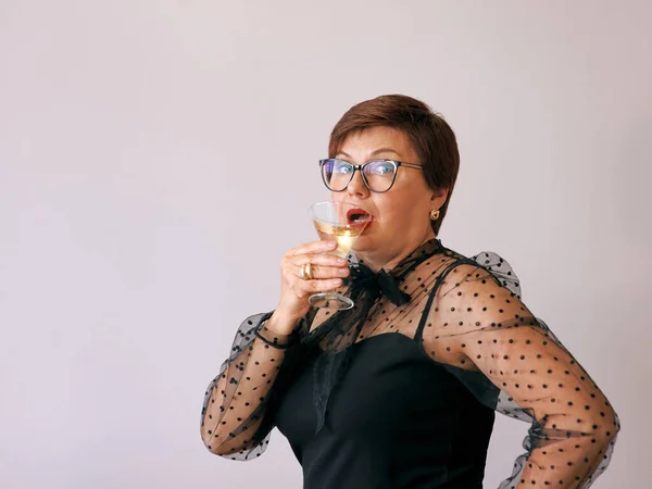 Stylish Mature Senior Woman Glass Wine Fun Party Style Lifestyle — Stock Photo, Image