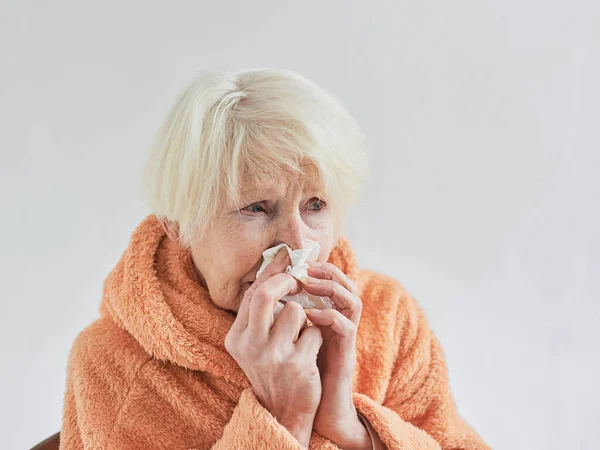 Senior Ill Woman Freezing Cold Home Health Care Crisis Oldness — Stock Photo, Image