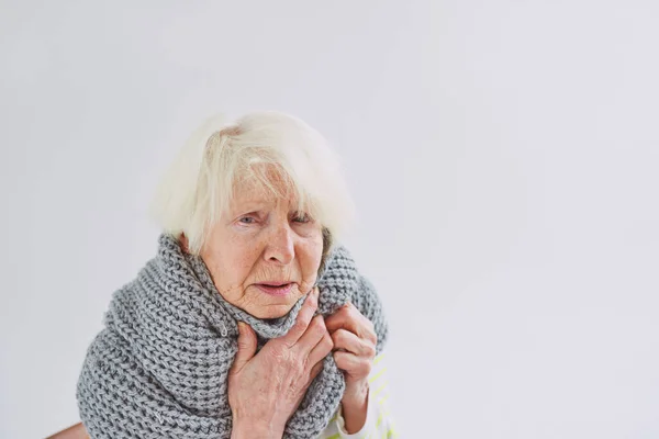 Senior Ill Woman Scarf Freezing Cold Home Health Care Crisis — Stock Photo, Image