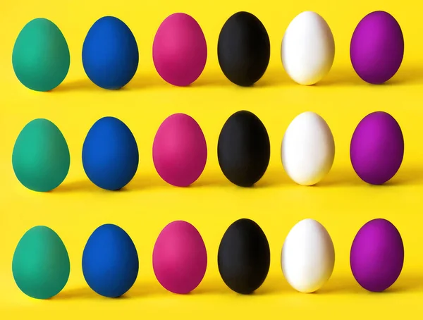 Цветные Яйца Желтом Фоне Жизнь Черных Имеет Значение Жизни Имеют — стоковое фото