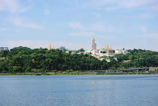 Kyiv Ukraine Σεπτεμβριου 2020 Cityscape Water Kyiv Pechersk Lavra Green — Φωτογραφία Αρχείου