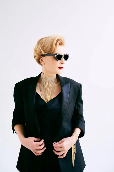 Fashionable Mature Woman Tuxedo Sunglasses Make Fashion Aging Concept —  Fotos de Stock
