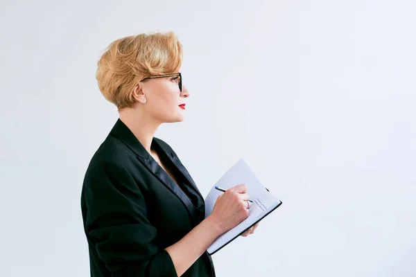 Mature Beautiful Business Woman Making Plans Notes White Background Education — Φωτογραφία Αρχείου