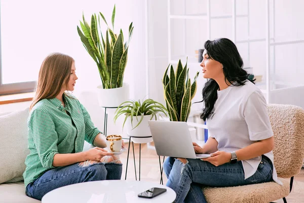 Psychologin Berät Frau Wirtschaft Betreuung Bildungskonzept — Stockfoto