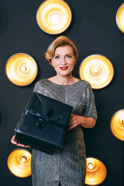 Beautiful Mature Woman Black Present Gift Box Party Celebration Concept — Stock Photo, Image