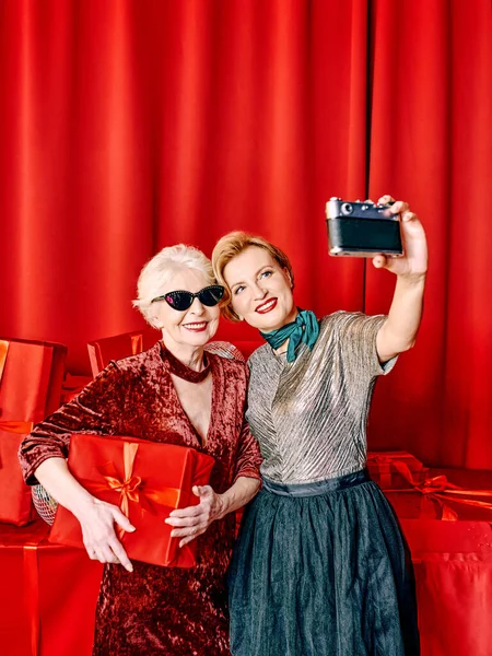Two Senior Women Party Making Selfie Holding Film Camera Party — Foto Stock