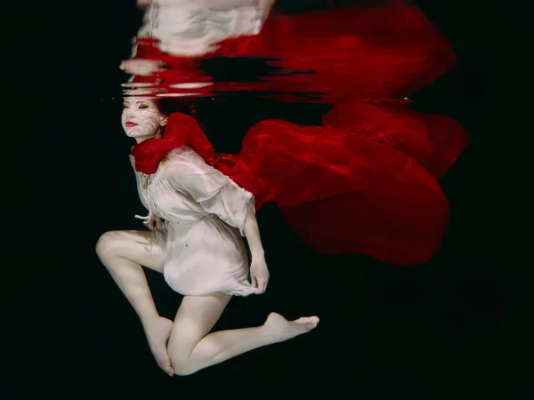 Woman Red Hat Red Scarf Underwater — Foto Stock