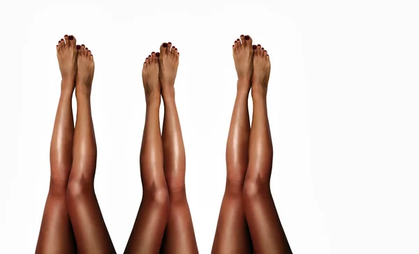 Красивые Гладкие Ноги Женщины После Лазерной Эпиляции Белом Фоне Лечение — стоковое фото