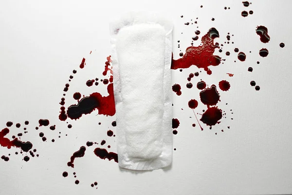 Almofadas Sanitárias Femininas Com Sangue Menstruação Saúde Conceito Higiene Íntima — Fotografia de Stock