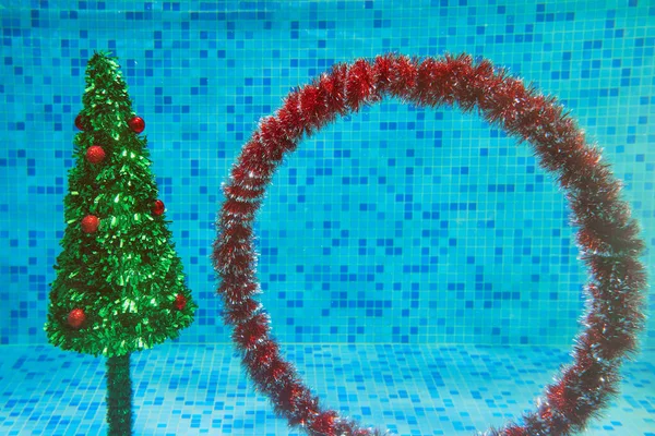 Árvore Natal Decorações Subaquáticas Piscina Férias Mergulho Conceito Hobby — Fotografia de Stock