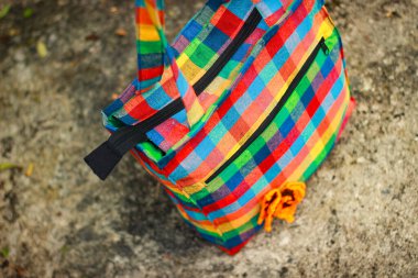 El yapımı Renkli Kumaş Torba Kapanışı 