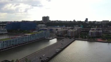 Bu video Weekhawken, NJ 'in ufuk çizgisi görüntülerini gösteriyor..  