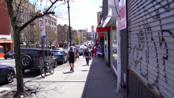 Este Vídeo Mostra Vistas Aéreas Pessoas Andando Bronx Com Sua — Vídeo de Stock