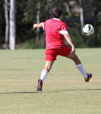 Antrenmana giden futbolcunun antrenmanından bir görüntü..