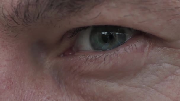 Homem Com Olhos Zangados Conceito Raiva Ódio Foco Cinematográfico Suave — Vídeo de Stock