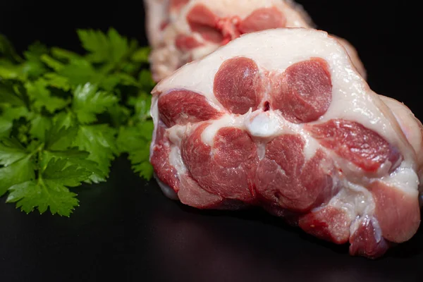 Bitar Kalkon Med Bacon Ekologiskt Kalkonkött Med Grönt — Stockfoto