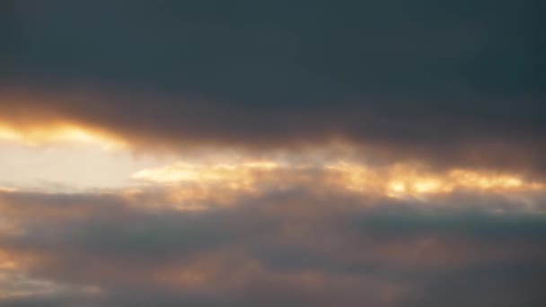 Oscuro Cielo Nuboso Enorme Negro Nube Tormentosa Movimiento Gran Día — Vídeos de Stock