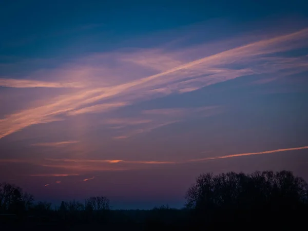 赤い空の日の出 空の朝の色のトーン — ストック写真