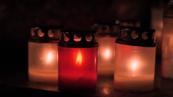 День Пам Яті Свічками Запалюються Пам Ятні Свічки Цвинтарі Горить — стокове відео