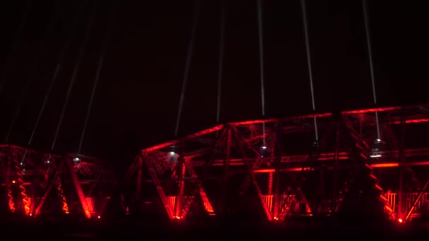 Starý Železniční Most Osvětlený Světelná Show Můstku Světla Noci Mlhavé — Stock video