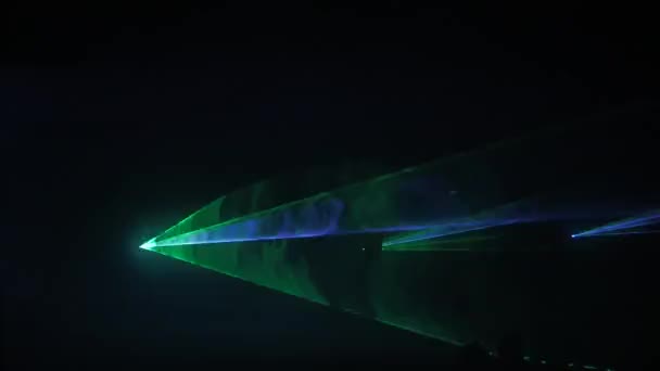 Dumanda Lazer Projeksiyon Işınları Siste Lazer Işınları — Stok video
