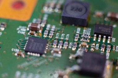 Elektronik pano, radyo parçaları ve elektronik cihazdan çip işlemcisi. Seçici odak.