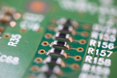 Elektronik pano, radyo parçaları ve elektronik cihazdan çip işlemcisi. Seçici odak.