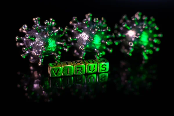 Virus Furioso Fuerte Con Cara Coronavirus Está Ligeramente Borroso Tipo —  Fotos de Stock
